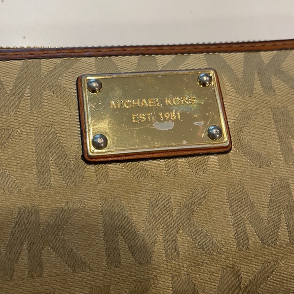 Michael Kors Wallet - Picture 2 of 6